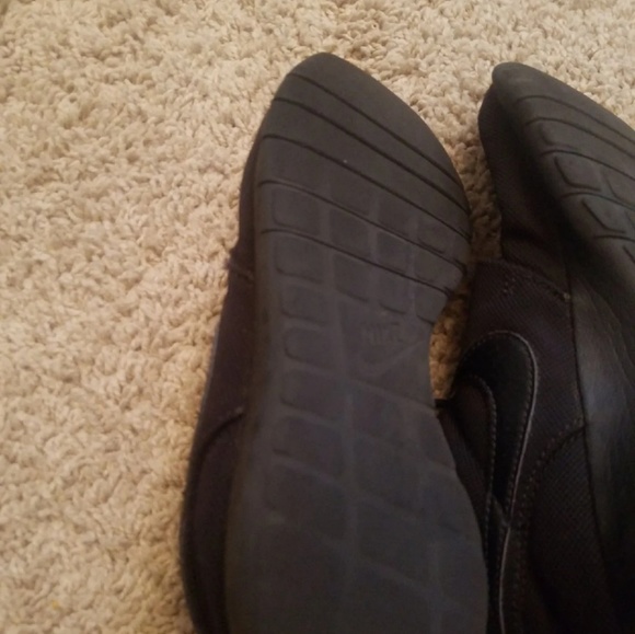 Nike athletic sneakers - Picture 3 of 3